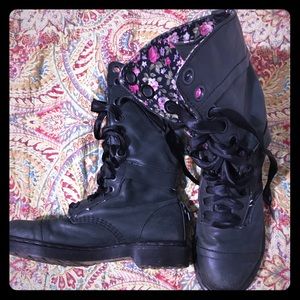 Doc Martens Triumph Boots